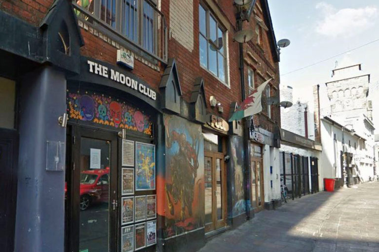 10 Great Unique Bars to Visit in Cardiff, Wales Run With Amber